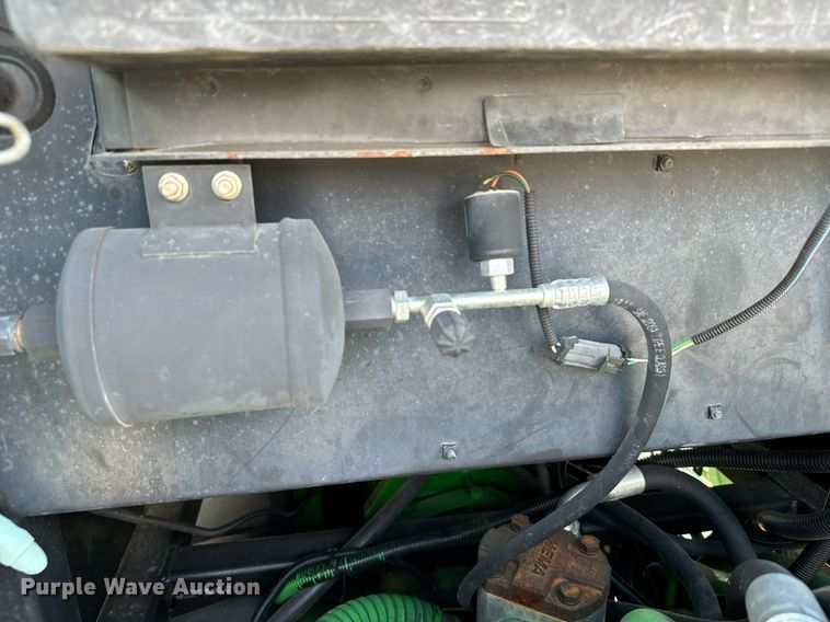 image for item DL0432 2004 John Deere 6415 tractor