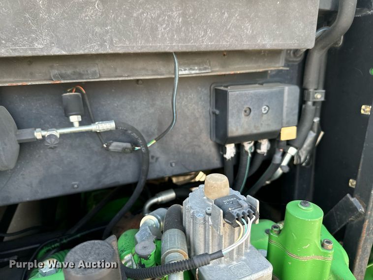 image for item DL0432 2004 John Deere 6415 tractor