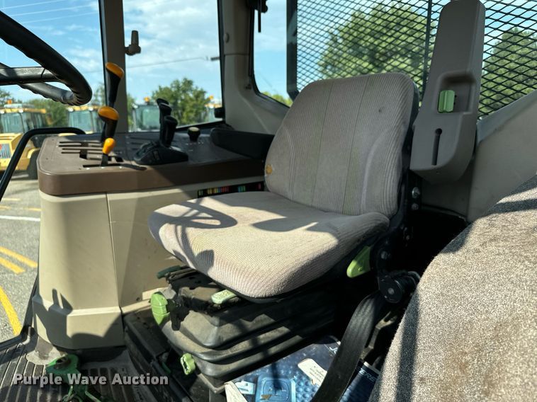 image for item DL0432 2004 John Deere 6415 tractor