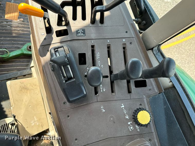 image for item DL0432 2004 John Deere 6415 tractor