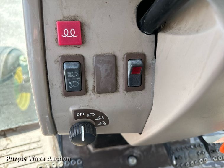 image for item DL0432 2004 John Deere 6415 tractor