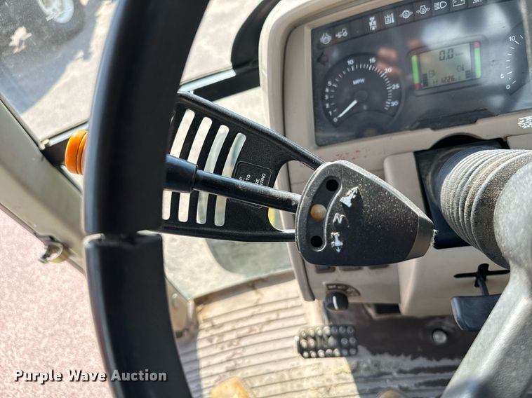 image for item DL0432 2004 John Deere 6415 tractor