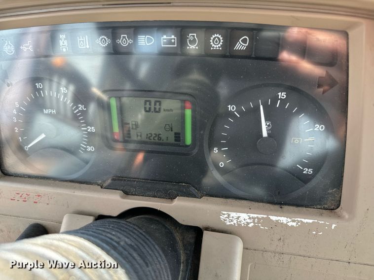 image for item DL0432 2004 John Deere 6415 tractor