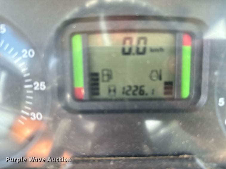 image for item DL0432 2004 John Deere 6415 tractor