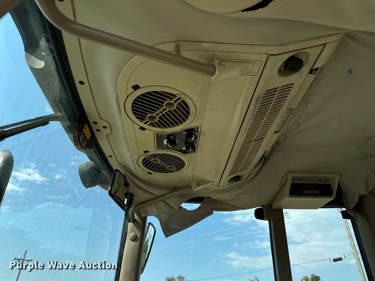 image for item DL0432 2004 John Deere 6415 tractor