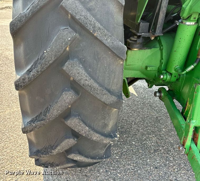 image for item DL0432 2004 John Deere 6415 tractor