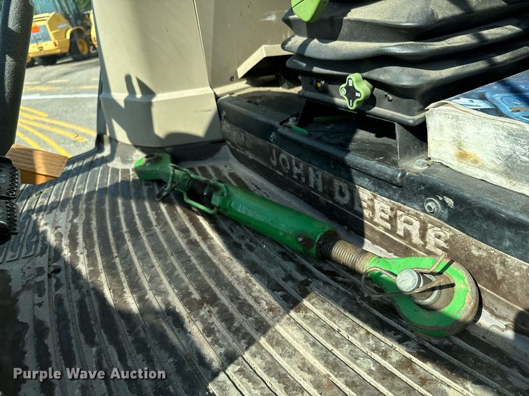 image for item DL0432 2004 John Deere 6415 tractor