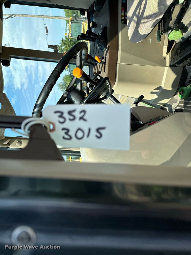 image for item DL0432 2004 John Deere 6415 tractor