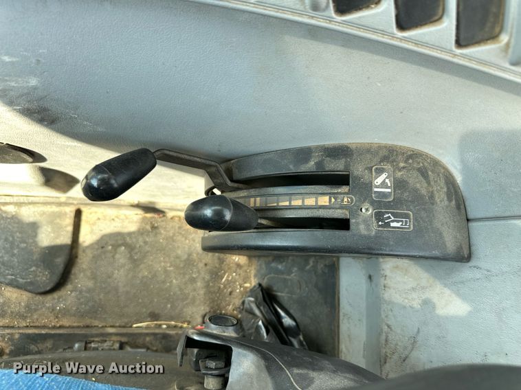 image for item DL0433 2009 New Holland T6020 tractor