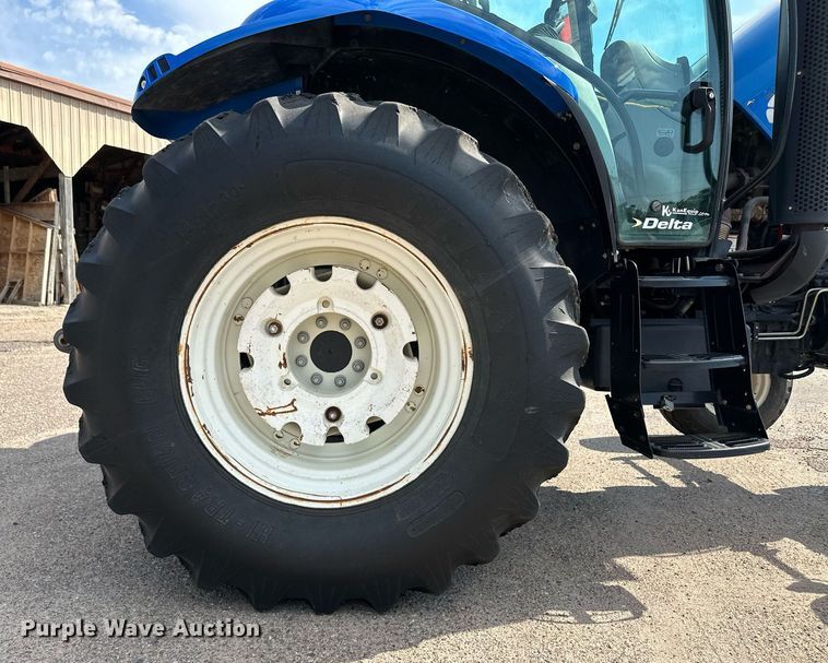 image for item DL0433 2009 New Holland T6020 tractor