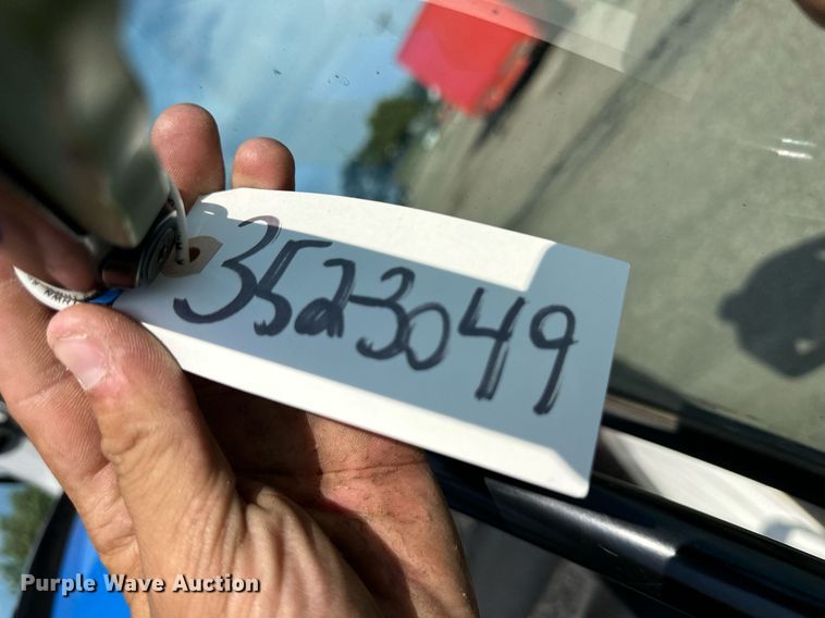 image for item DL0433 2009 New Holland T6020 tractor