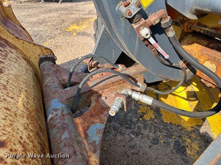 image for item DL0436 2009 John Deere 244J wheel loader