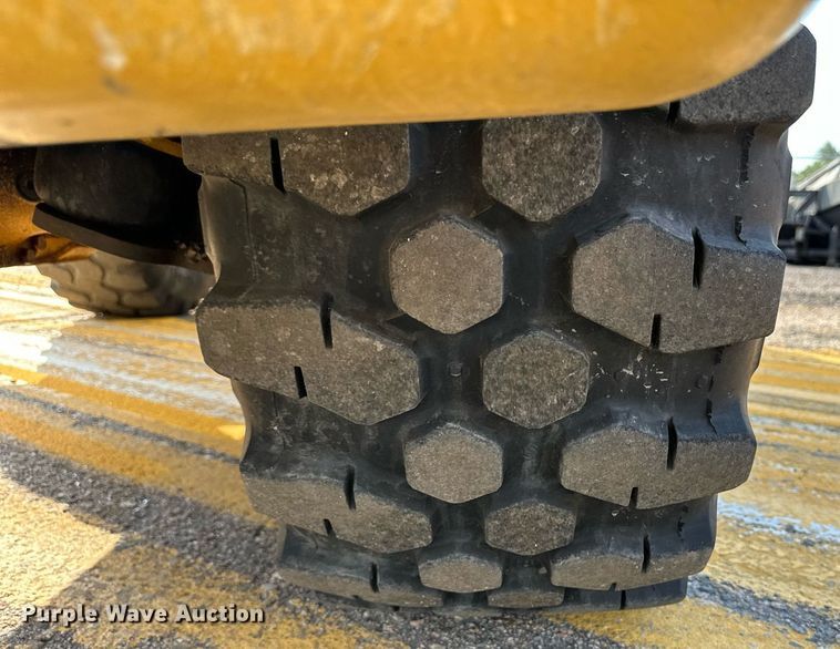 image for item DL0436 2009 John Deere 244J wheel loader