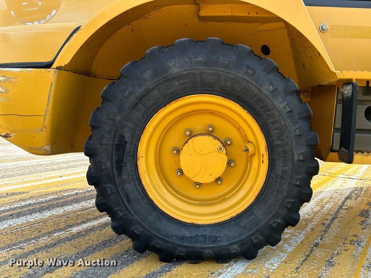 image for item DL0436 2009 John Deere 244J wheel loader