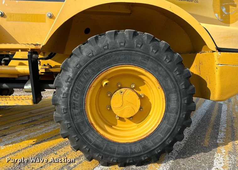 image for item DL0436 2009 John Deere 244J wheel loader