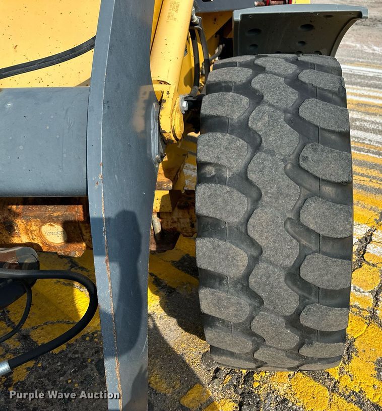 image for item DL0436 2009 John Deere 244J wheel loader