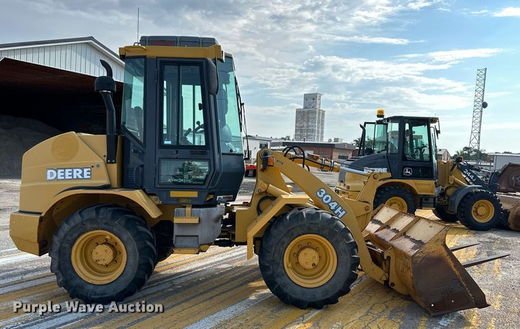 image for item DL0437 2003 John Deere 304H wheel loader