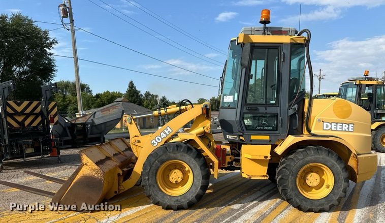 image for item DL0437 2003 John Deere 304H wheel loader