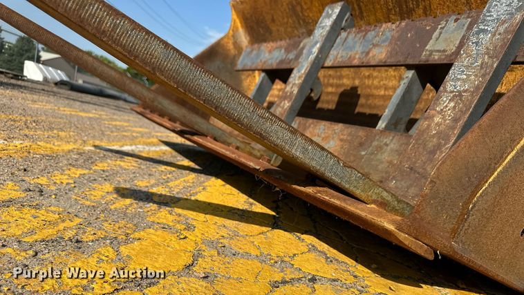 image for item DL0437 2003 John Deere 304H wheel loader