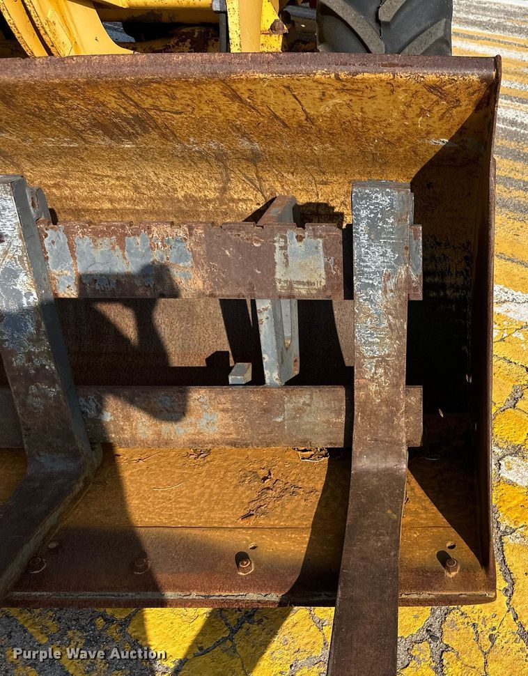 image for item DL0437 2003 John Deere 304H wheel loader