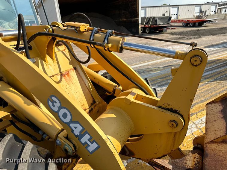 image for item DL0437 2003 John Deere 304H wheel loader