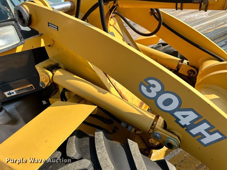 image for item DL0437 2003 John Deere 304H wheel loader