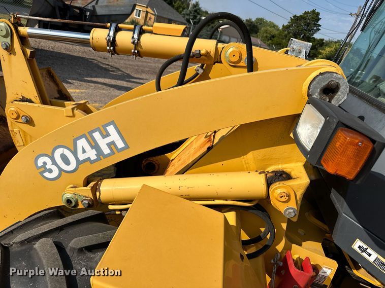 image for item DL0437 2003 John Deere 304H wheel loader