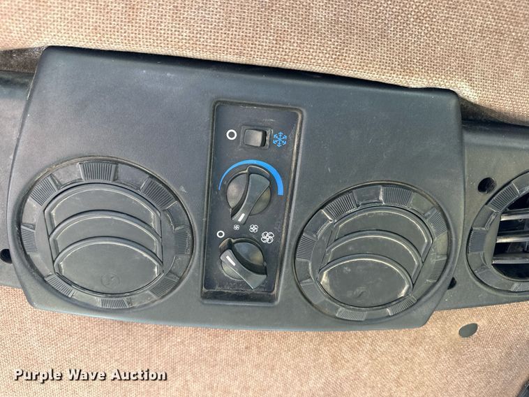 image for item DL0437 2003 John Deere 304H wheel loader