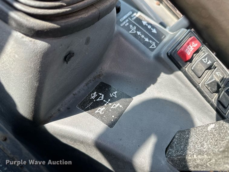 image for item DL0437 2003 John Deere 304H wheel loader