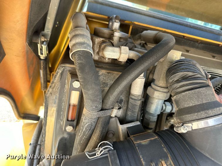 image for item DL0437 2003 John Deere 304H wheel loader