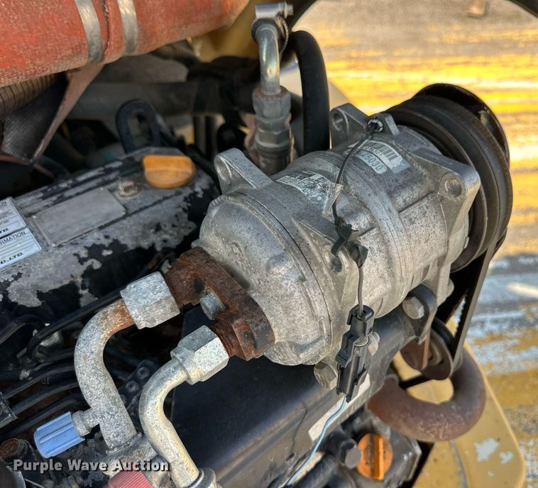 image for item DL0437 2003 John Deere 304H wheel loader