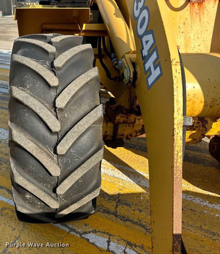 image for item DL0437 2003 John Deere 304H wheel loader