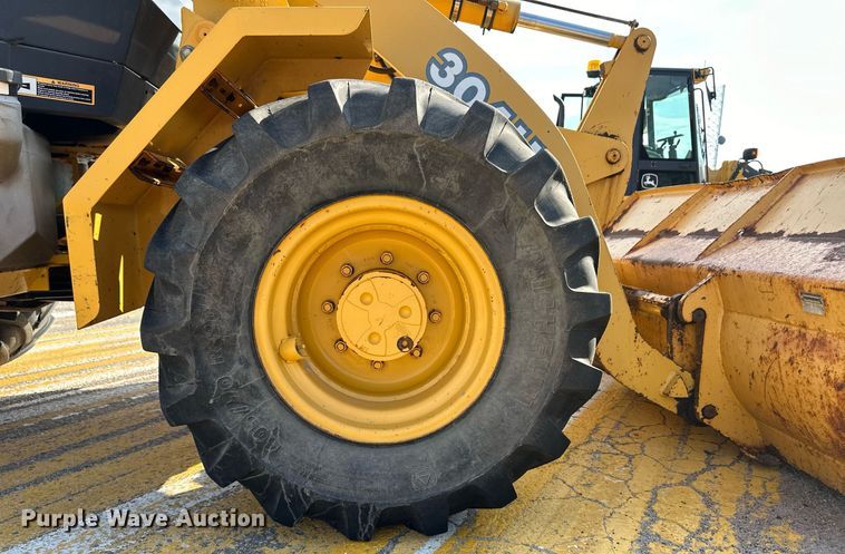 image for item DL0437 2003 John Deere 304H wheel loader