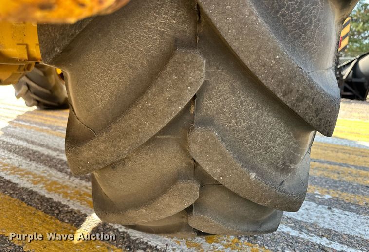 image for item DL0437 2003 John Deere 304H wheel loader