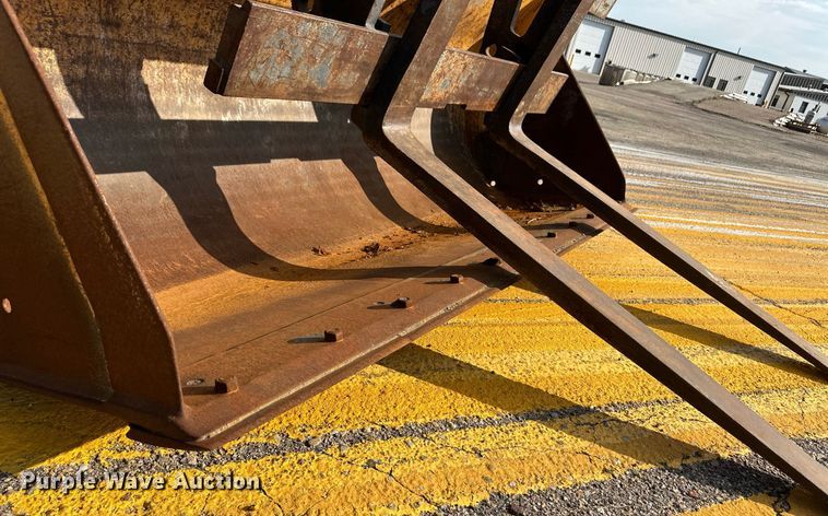 image for item DL0438 2003 John Deere 304H wheel loader