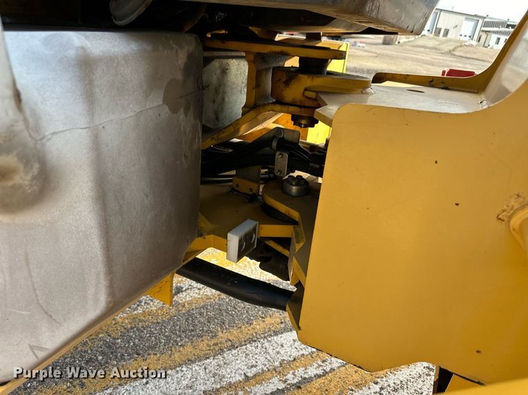 image for item DL0438 2003 John Deere 304H wheel loader