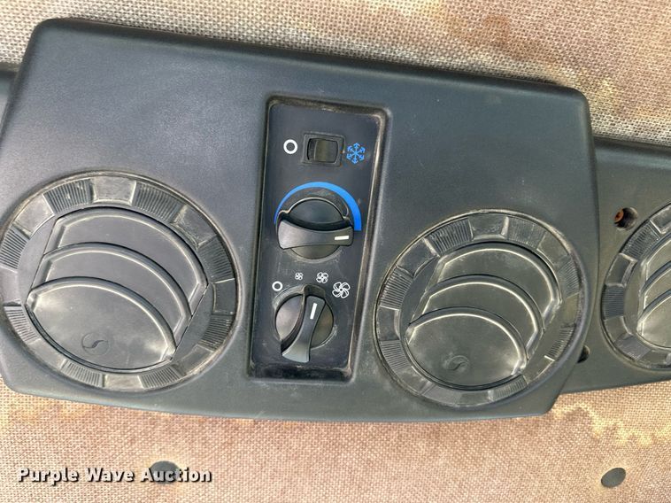 image for item DL0438 2003 John Deere 304H wheel loader