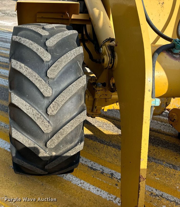 image for item DL0438 2003 John Deere 304H wheel loader