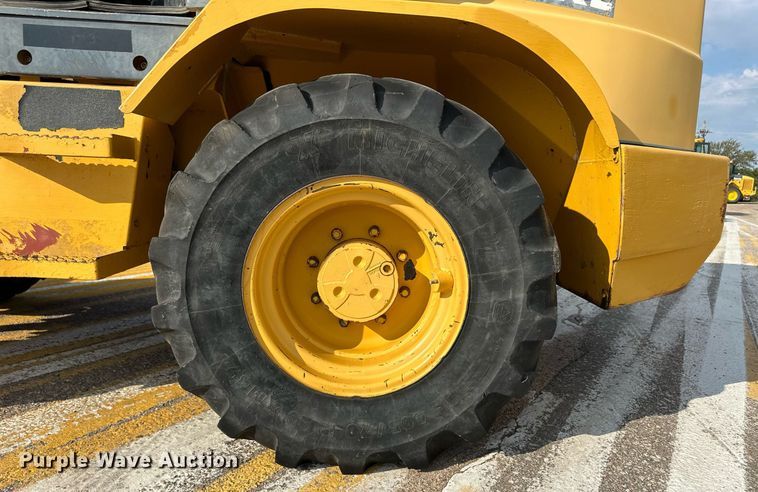 image for item DL0438 2003 John Deere 304H wheel loader