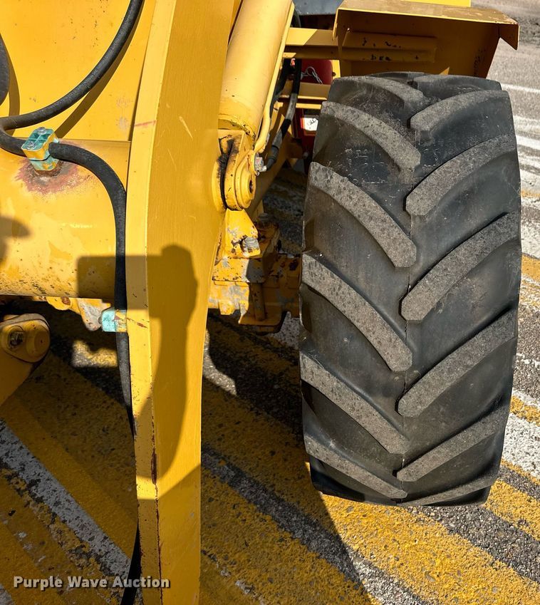 image for item DL0438 2003 John Deere 304H wheel loader