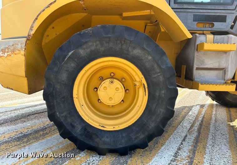 image for item DL0438 2003 John Deere 304H wheel loader