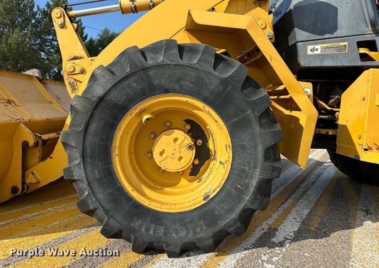 image for item DL0438 2003 John Deere 304H wheel loader