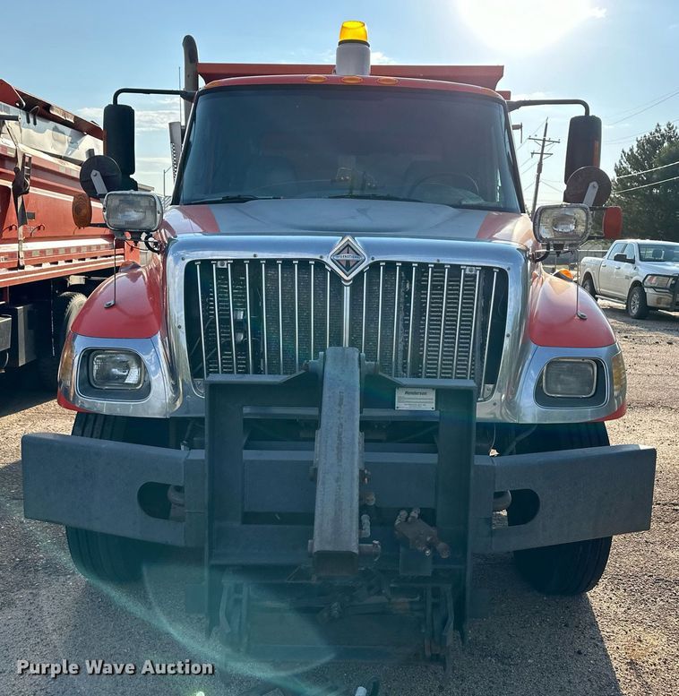 image for item DL0440 2005 International 7400 dump truck