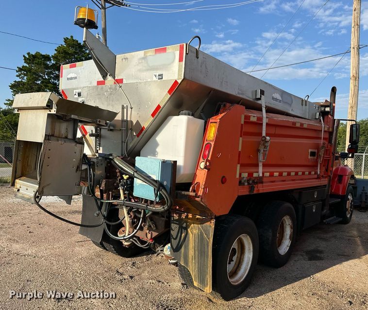 image for item DL0440 2005 International 7400 dump truck