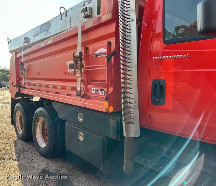 image for item DL0440 2005 International 7400 dump truck