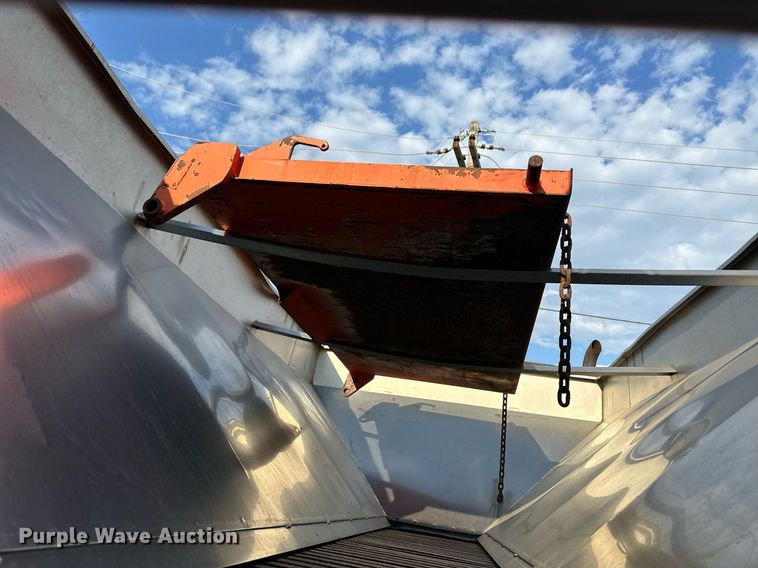 image for item DL0440 2005 International 7400 dump truck