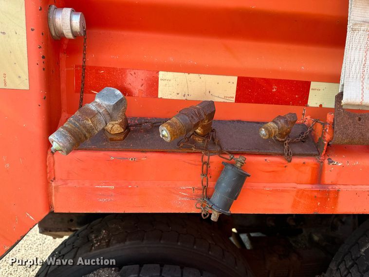 image for item DL0440 2005 International 7400 dump truck