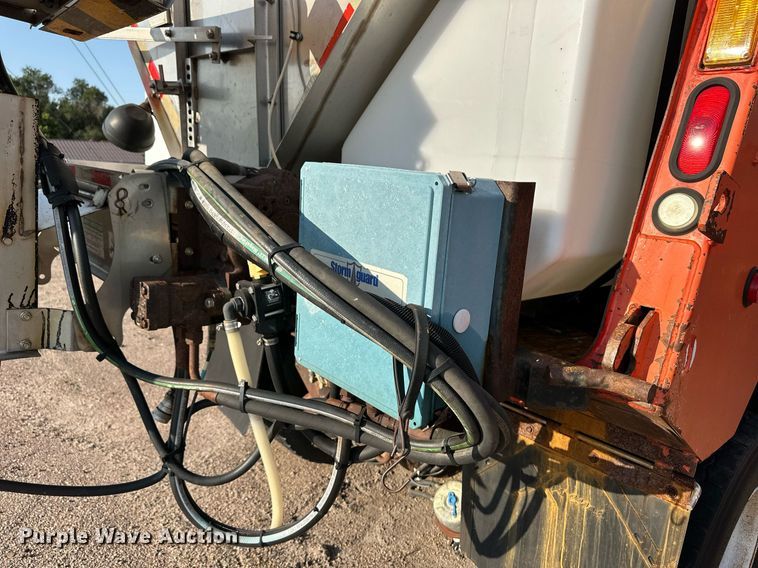 image for item DL0440 2005 International 7400 dump truck