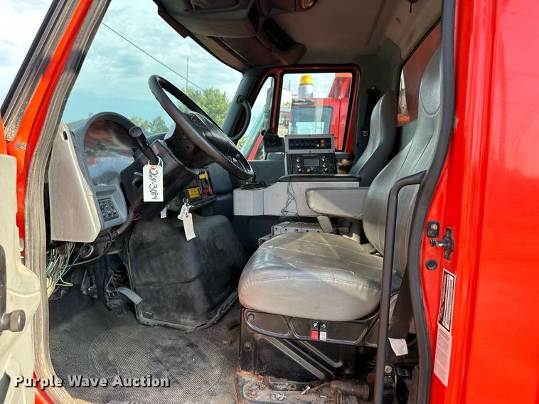 image for item DL0440 2005 International 7400 dump truck