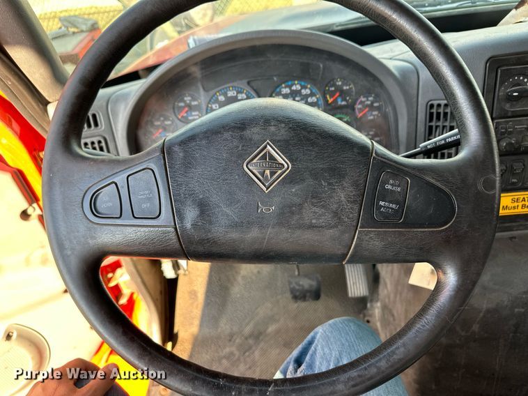 image for item DL0440 2005 International 7400 dump truck